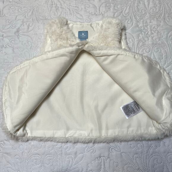 Gap Faux Fur Vest Size 2 - Picture 3 of 5